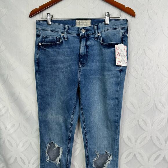 Free People Busted High Rise Distressed Skinny Jeans Size 29 NWT - Picture 5 of 9